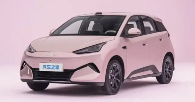 Imagem ilustrativa da notícia Novo BYD Dolphin Mini cresce e fica mais parecido com o Geely EX2
