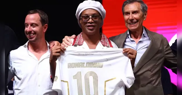 Imagem ilustrativa da notícia Ronaldinho Gaúcho pode voltar aos gramados após 11 anos e mira 300º gol