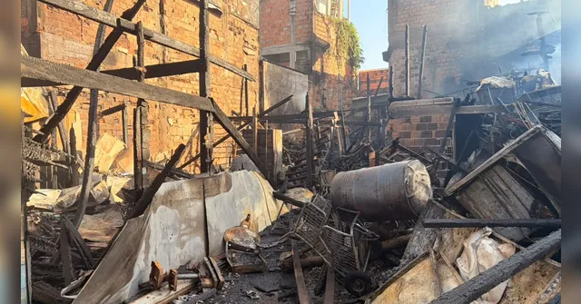 Imagem ilustrativa da notícia Incêndio de grandes proporções atinge padaria em Belém