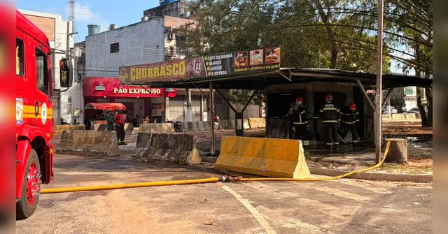 Imagem ilustrativa da notícia VÍDEO: incêndio destrói quiosque em avenida de Belém