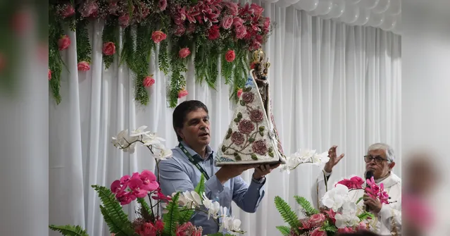 Imagem ilustrativa da notícia Imagem de Nossa Senhora de Nazaré visita sede da RBA em momento de fé