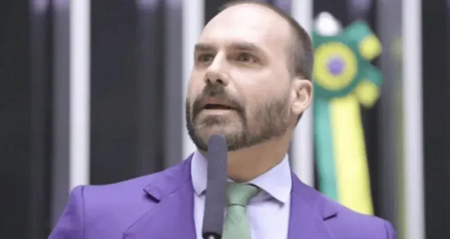 Imagem ilustrativa da imagem Eduardo Bolsonaro é demitido da Polícia Federal por abandono de cargo