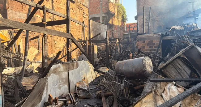 Imagem ilustrativa da imagem Incêndio de grandes proporções atinge padaria em Belém