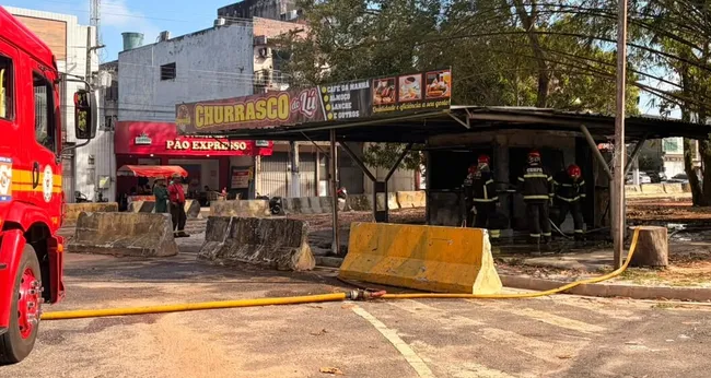 Imagem ilustrativa da imagem VÍDEO: incêndio destrói quiosque em avenida de Belém