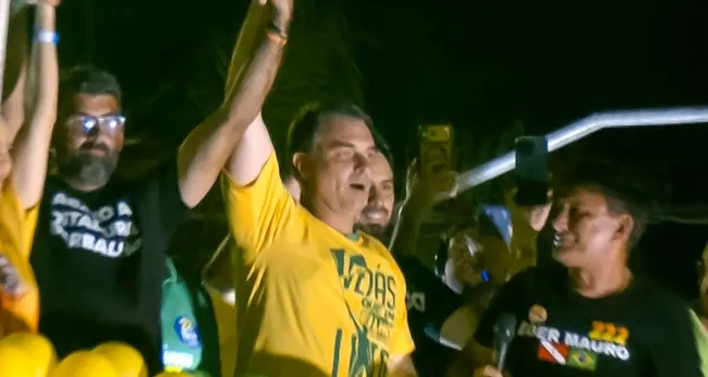Imagem ilustrativa da imagem Daniel se alia à extrema direita em ato com Flávio Bolsonaro e Éder Mauro