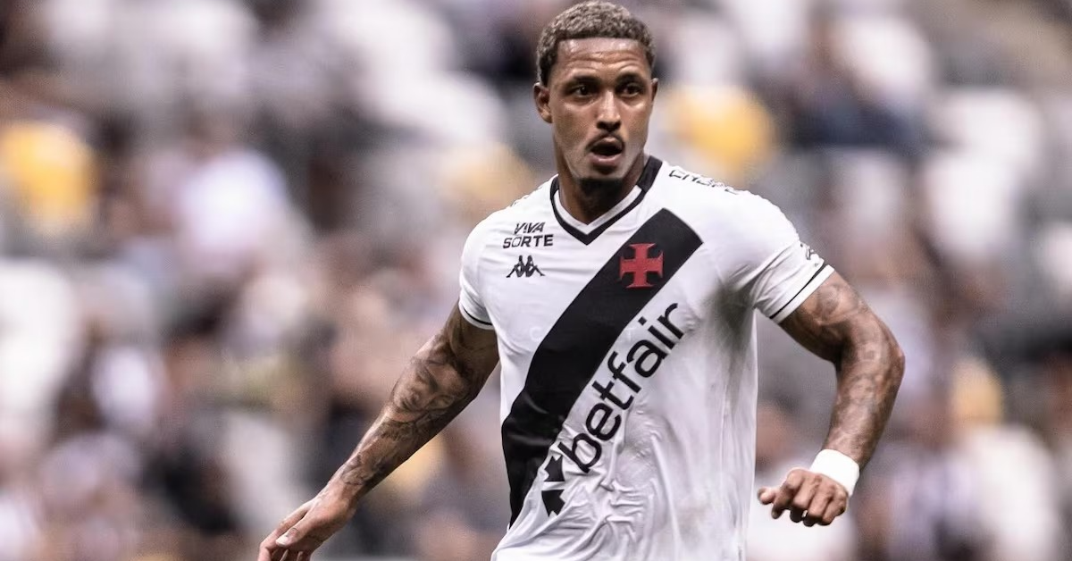 David, atacante do Vasco conhecido como DVD, é alvo de busca e apreensão na Operação A Tropa, que investiga uma organização criminosa suspeita de tráfico de drogas e armas e lavagem de dinheiro.