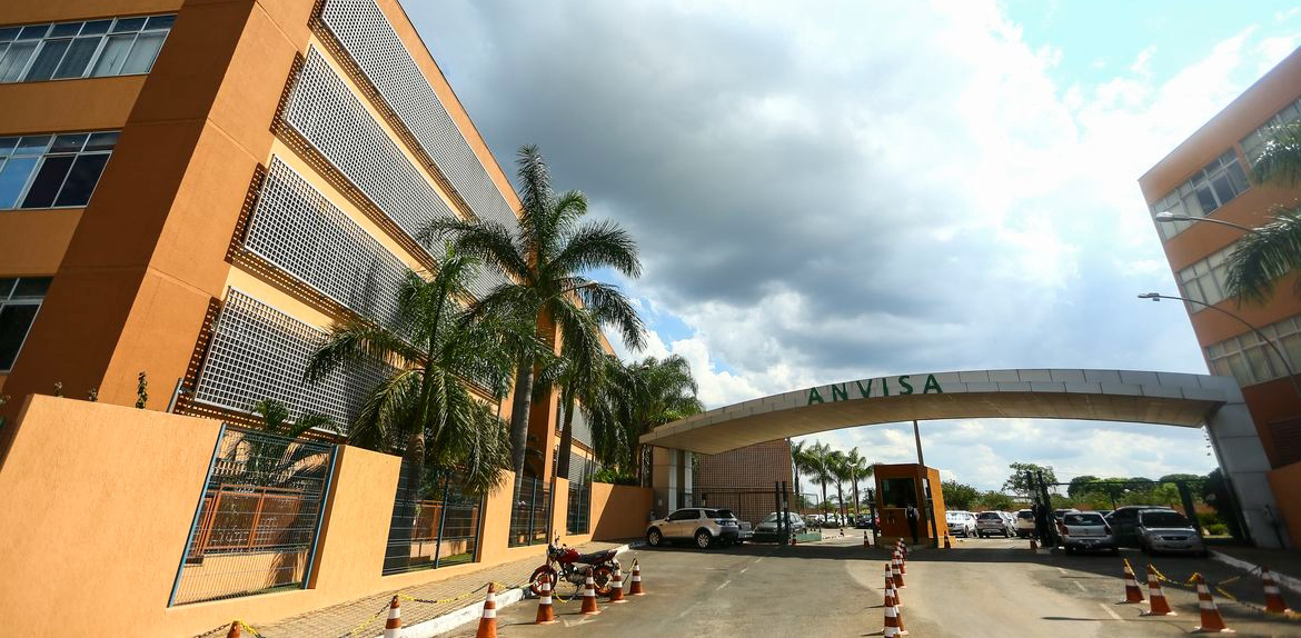 Anvisa determinou o recolhimento e a proibição da comercialização de produtos sem regularização sanitária ou com suspeita de falsificação.
