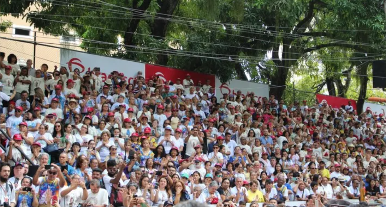 A venda de ingressos para arquibancadas para o Círio 2026 começa em 8 de setembro, exclusivamente pela internet. Os valores variam de R$ 150 a R$ 250, conforme o dia e o setor.