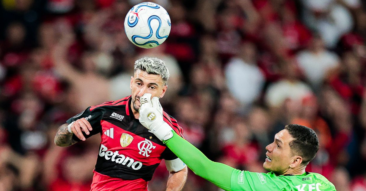 Arrascaeta aproveitou a falha do goleiro para empatar