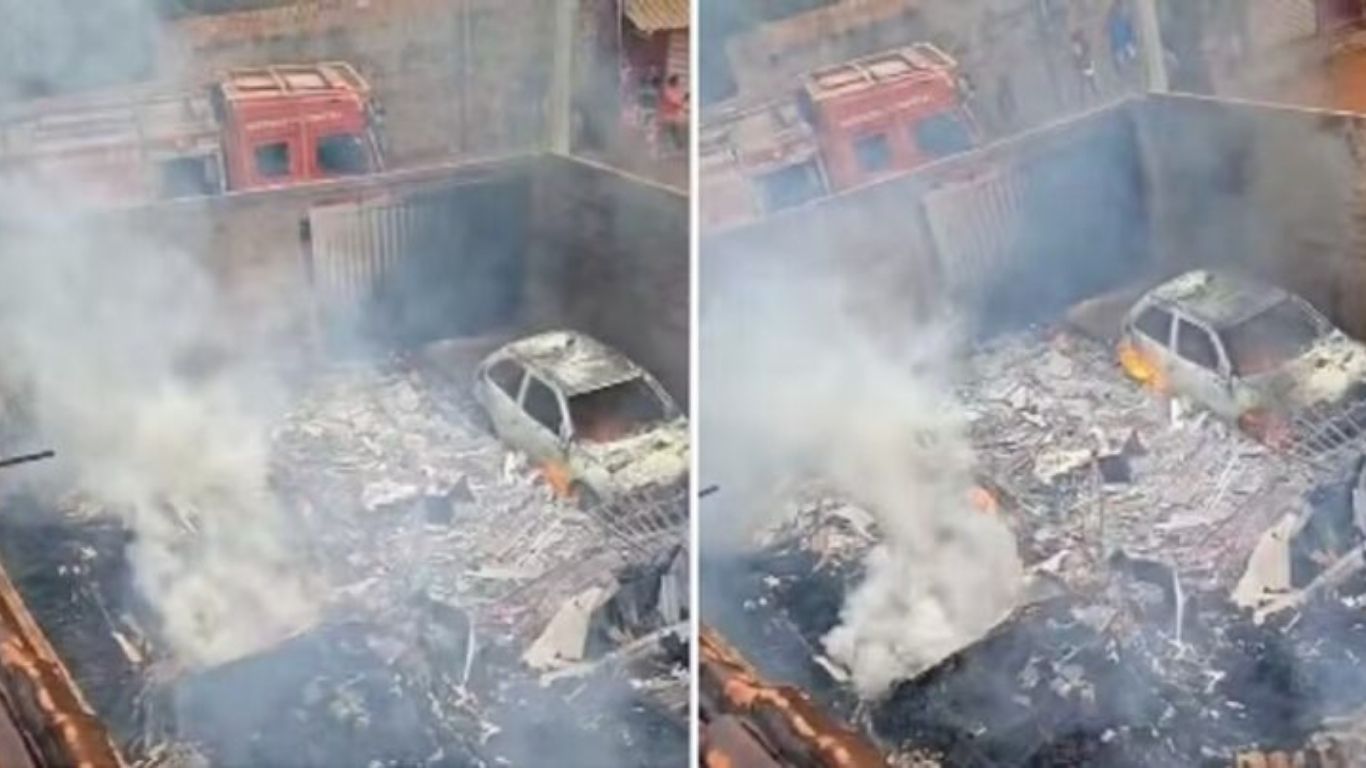 Família fica desabrigada após sinistro; moradores relatam oscilações na rede elétrica antes do surgimento do fogo.