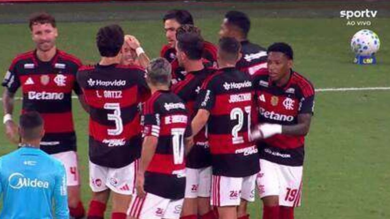 Varela e Pedro garantiram o triunfo por 2 a 1 no Maracanã; Rubro-Negro abriu três pontos de vantagem sobre o vice-líder Palmeiras.