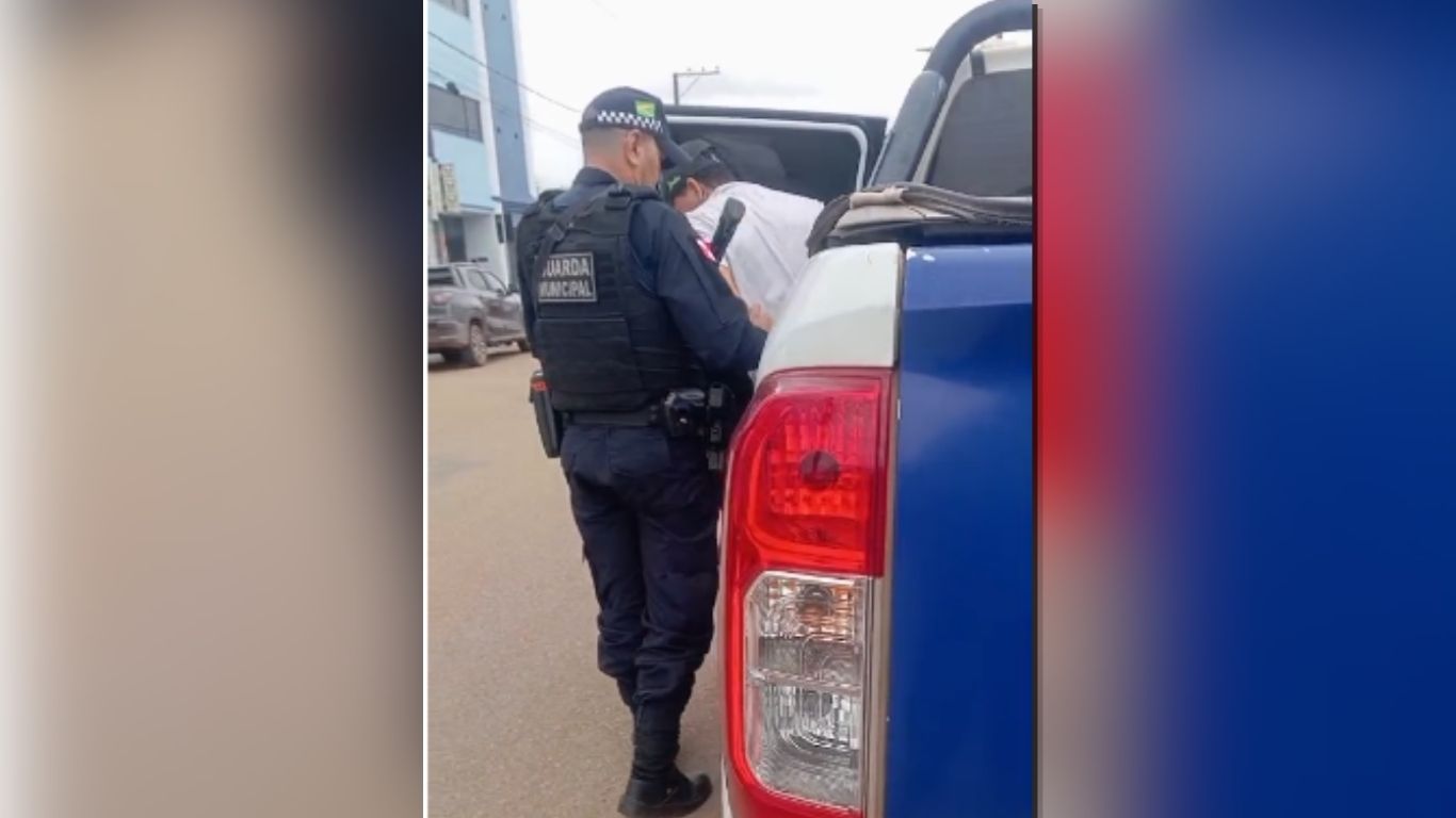 Suspeito entrou em confronto físico com o irmão da vítima e precisou ser contido pela Guarda Municipal com uso de taser.