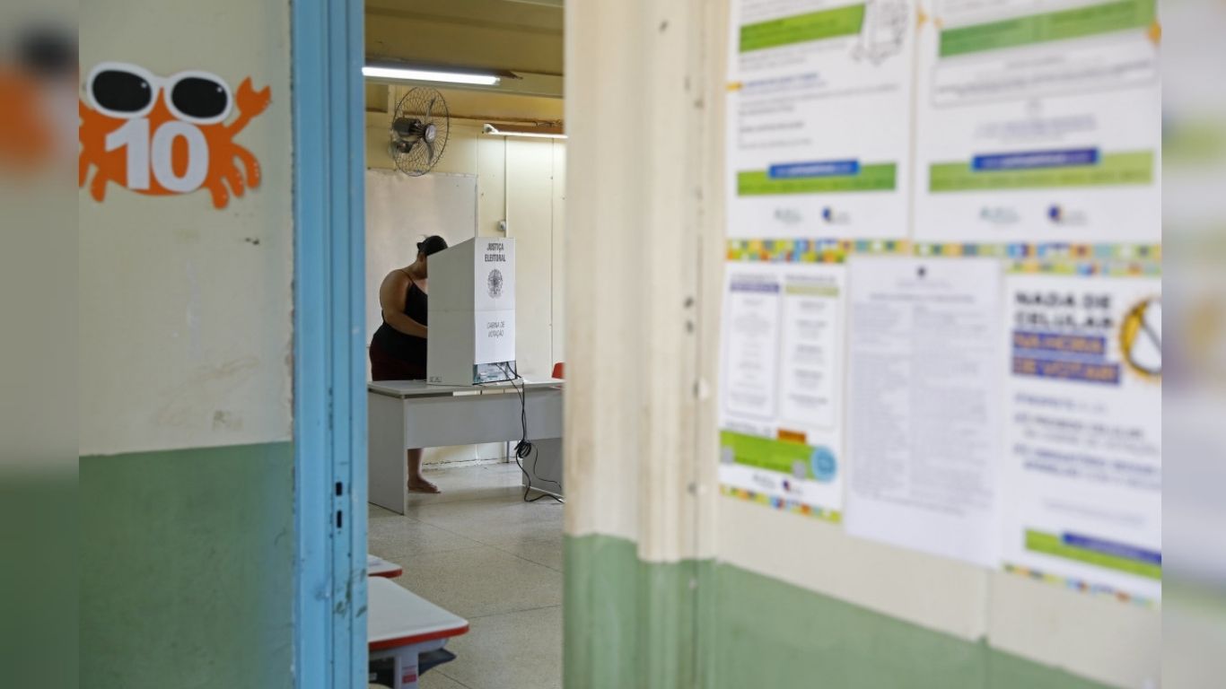 Eleitor que não estiver no município onde vota pode justificar a ausência pelo e-Título ou presencialmente