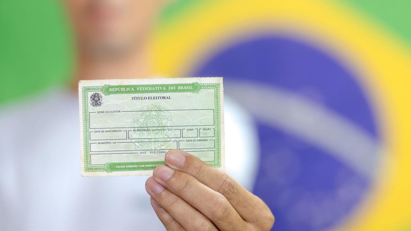 Modalidade permite votar fora do município de origem nas eleições de outubro; requerimento pode ser feito pela internet ou nos cartórios.