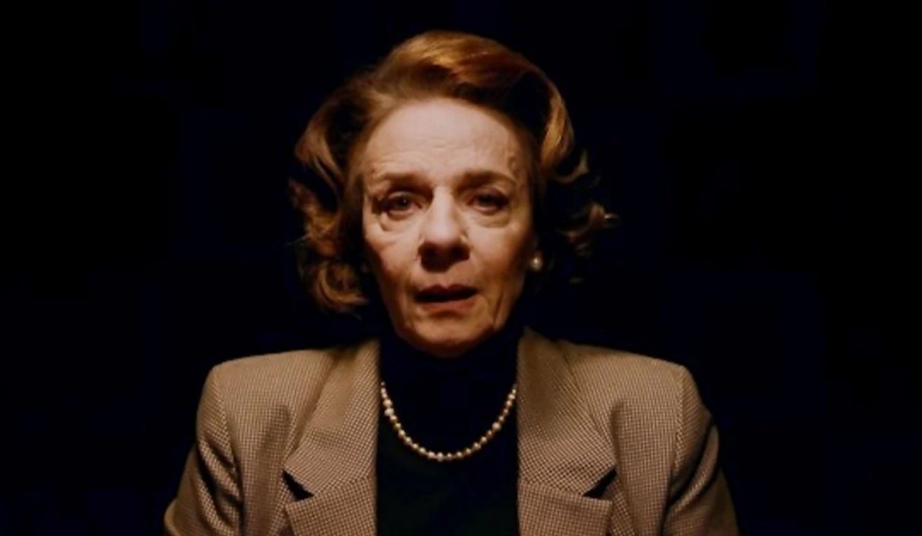 Apesar das suspeitas levantadas ao longo da trama, Diná (Rosi Campos) não é a mãe biológica de Heitor.