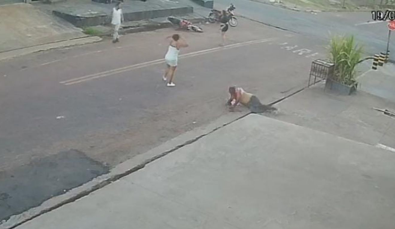 O homem foi atacado a facadas em rua movimentada de Itaituba