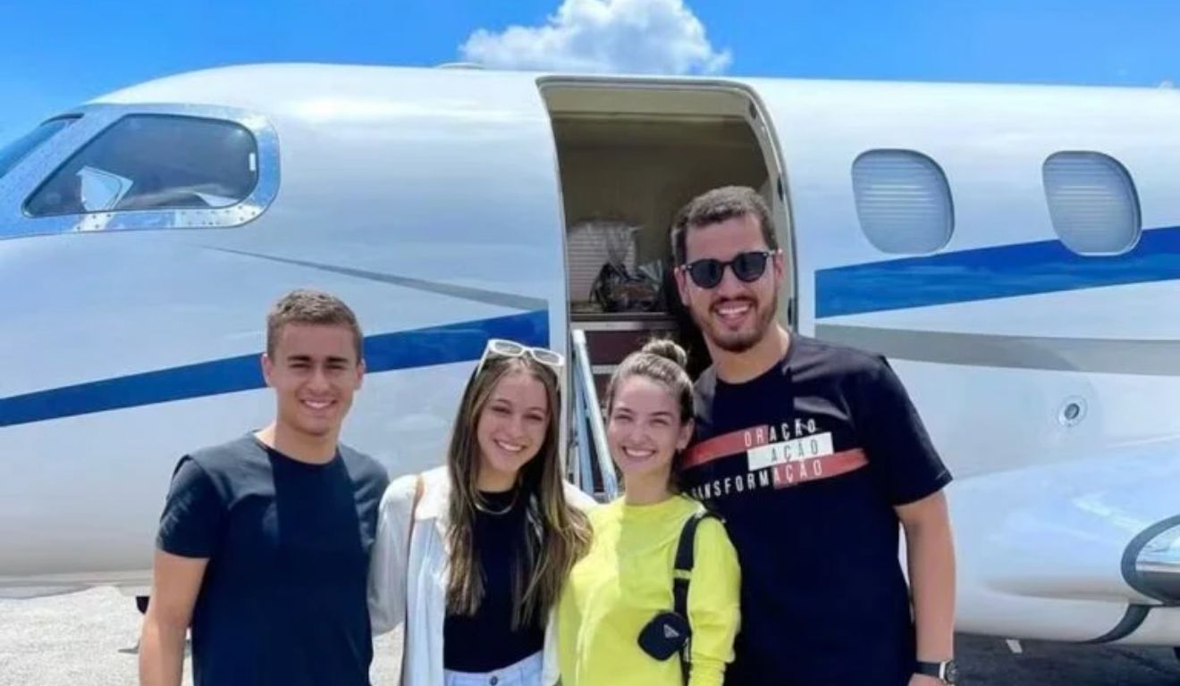 O deputado bolsonarista foi visto em postagens de redes sociais utilizando a aeronave que pertence ao dono do Master.