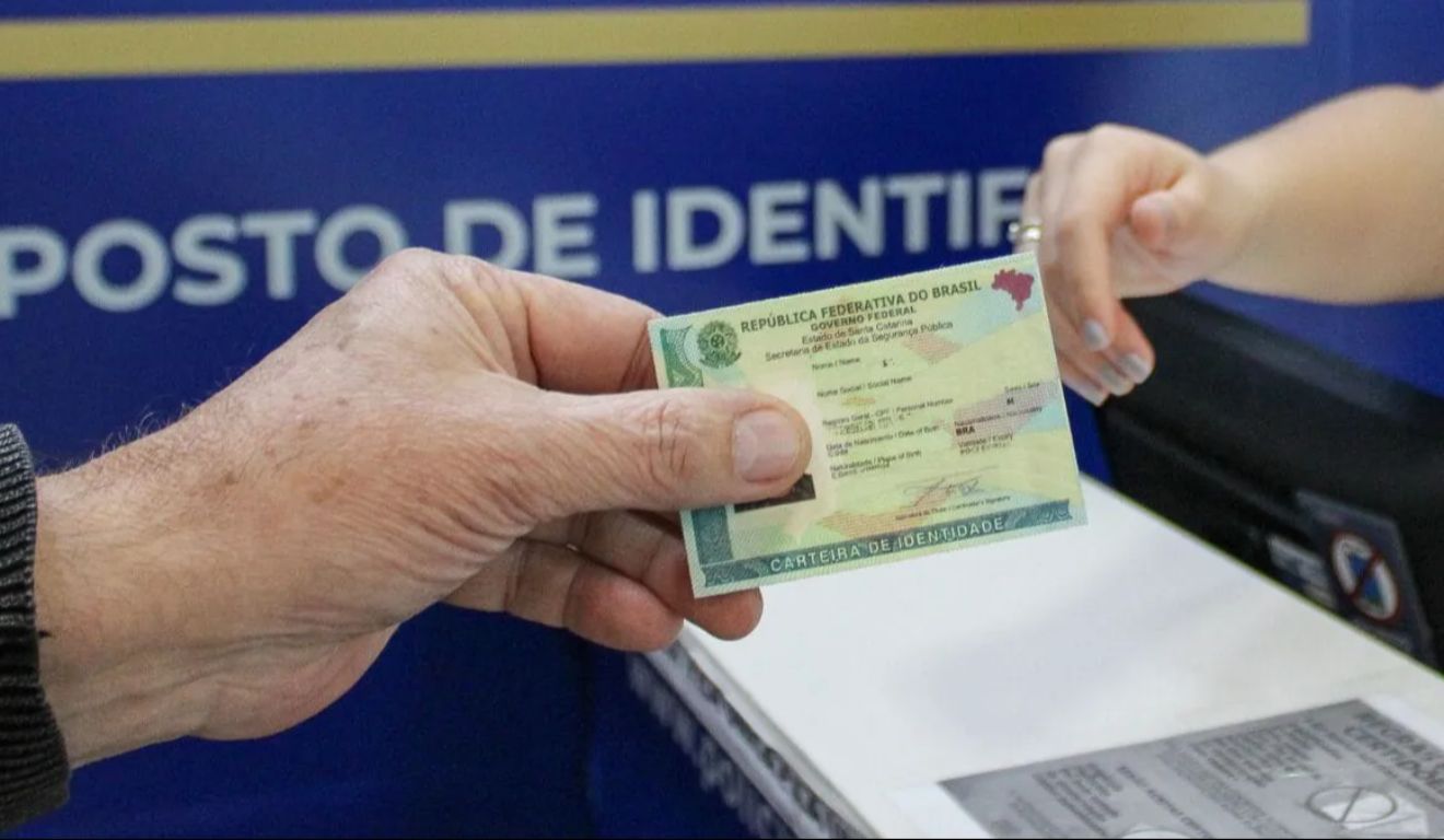 A nova carteira simplifica o acesso a serviços públicos e garante maior segurança na identificação do cidadão em diferentes situações.