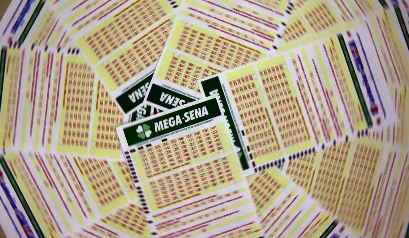 O bilhete tinha 100 cotas. Por isso, o valor total vai ser dividido em 100 partes iguais entre os participantes do grupo.