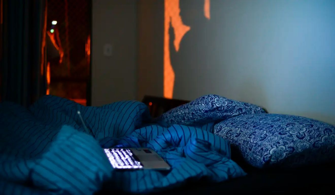 Em casos do tipo, o mais importante é não transformar o despertar em um momento de alerta, ansiedade ou cobrança.