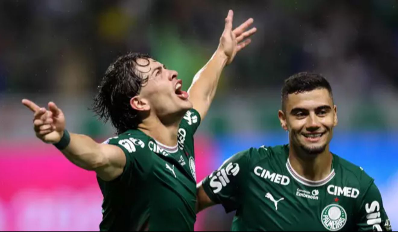 Com uma marcação muito mais compacta, a equipe anfitriã controlou o domínio da bola e ainda contou com o fato de o rival esperar para dar um possível bote apenas no próprio campo de defesa.