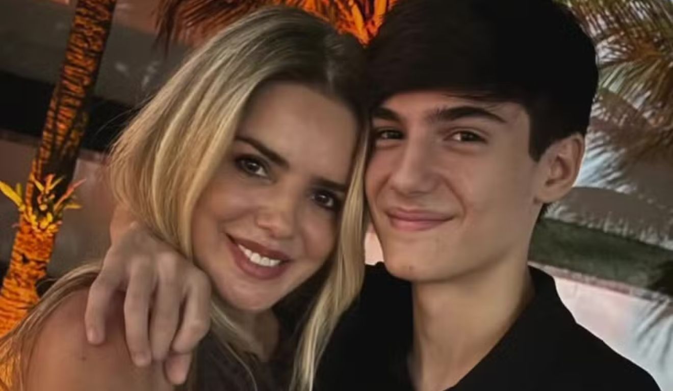 Mari Alexandre organizou uma montagem com registros antigos e uma imagem atual do filho para celebrar a data.