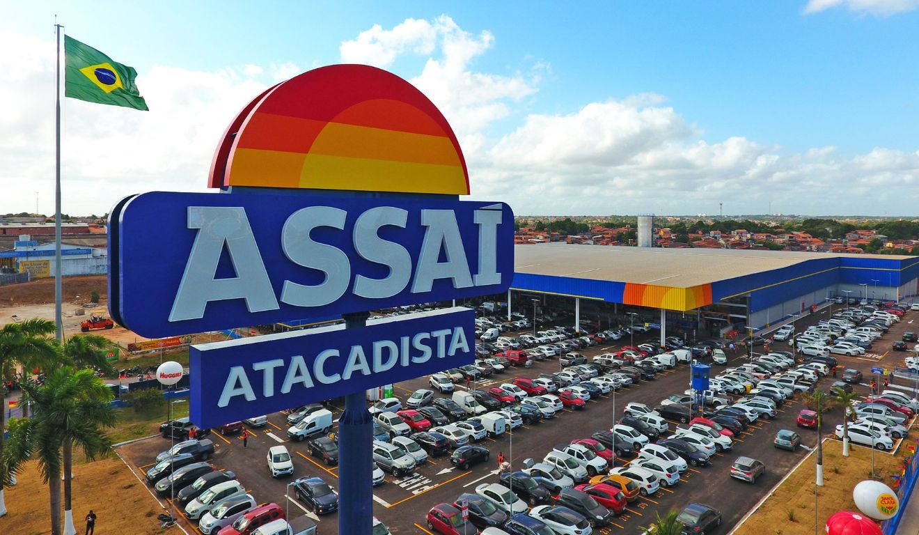 A regra é direta: a cada R$ 20 em compras, o cliente recebe um número da sorte para concorrer ao prêmio de R$ 1 milhão.