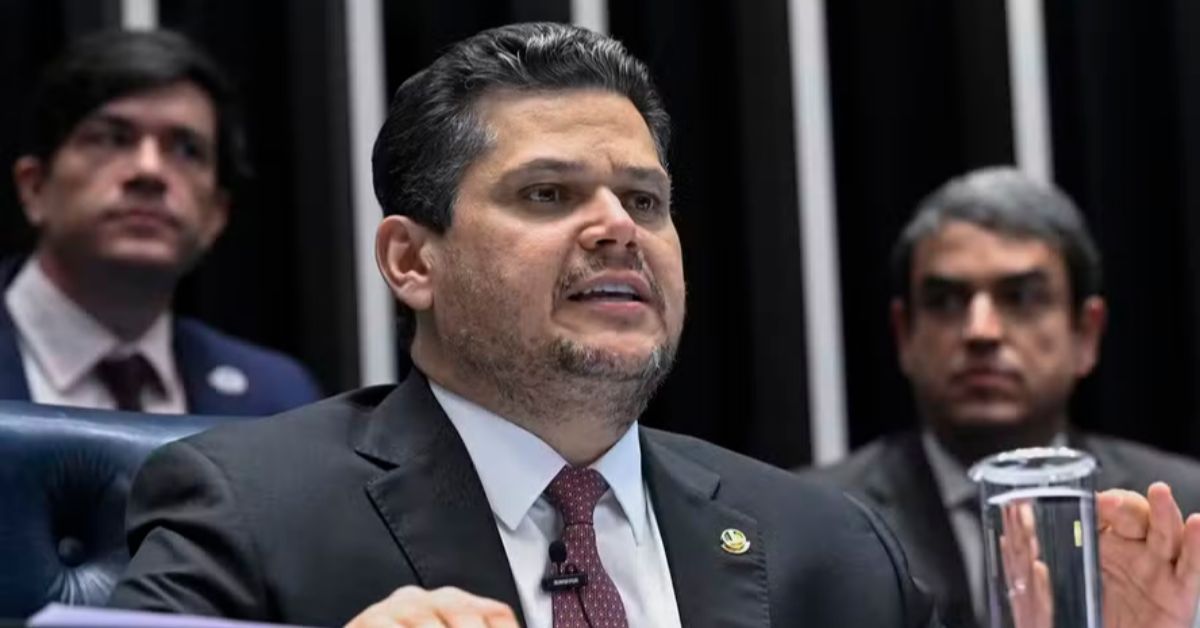 Assinaturaocorre em meio a reaproximação do presidente do Senado com o presidente Lula.