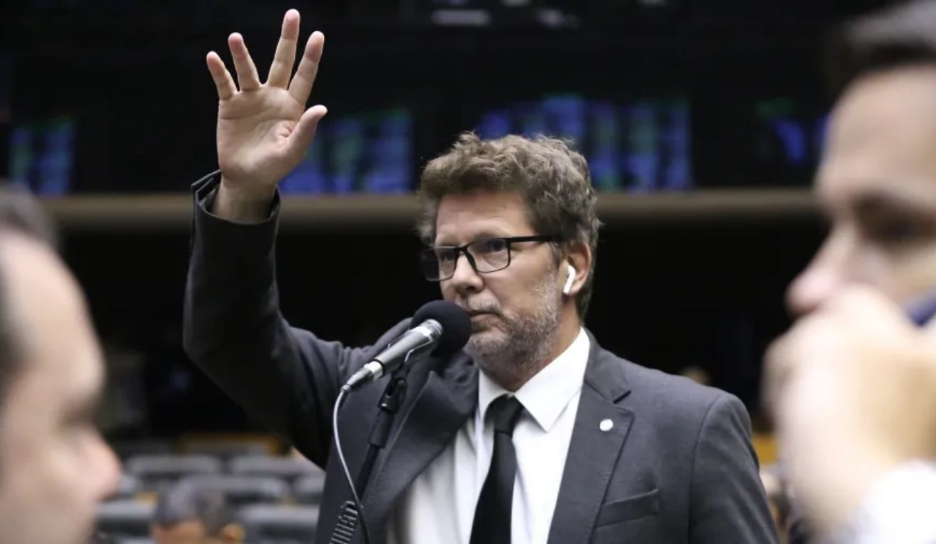 Deputado é alvo da Operação Make Up, autorizada pelo ministro Flávio Dino, que cumpriu 49 mandados de busca e apreensão em quatro unidades da Federação.