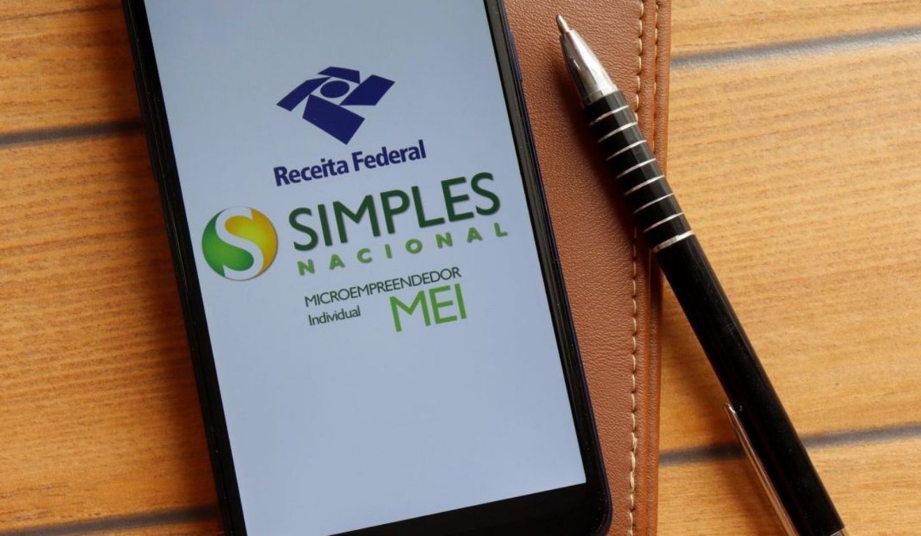 MEI segue sistemática própria, sem opção entre recolhimento regular e híbrido.