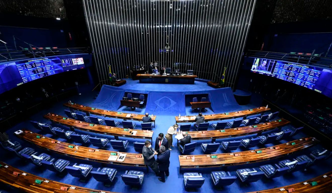 Outra proposta em análise propõe permitir contratos flexíveis, com remuneração proporcional às horas efetivamente trabalhadas.