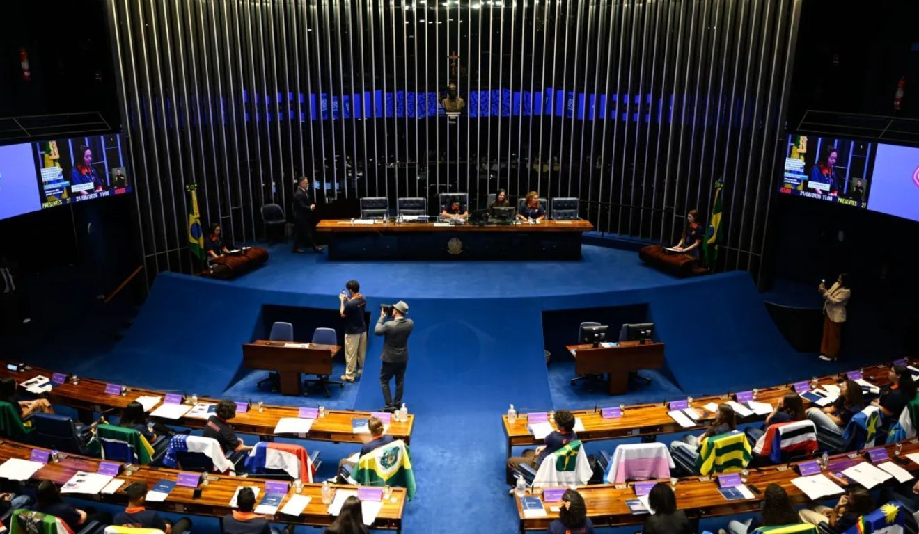 A mudança na jornada de trabalho só poderá começar após a aprovação no Senado e a promulgação da emenda constitucional.