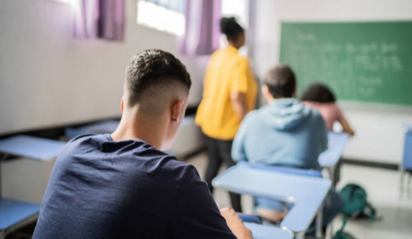 O benefício é destinado aos alunos do ensino médio público