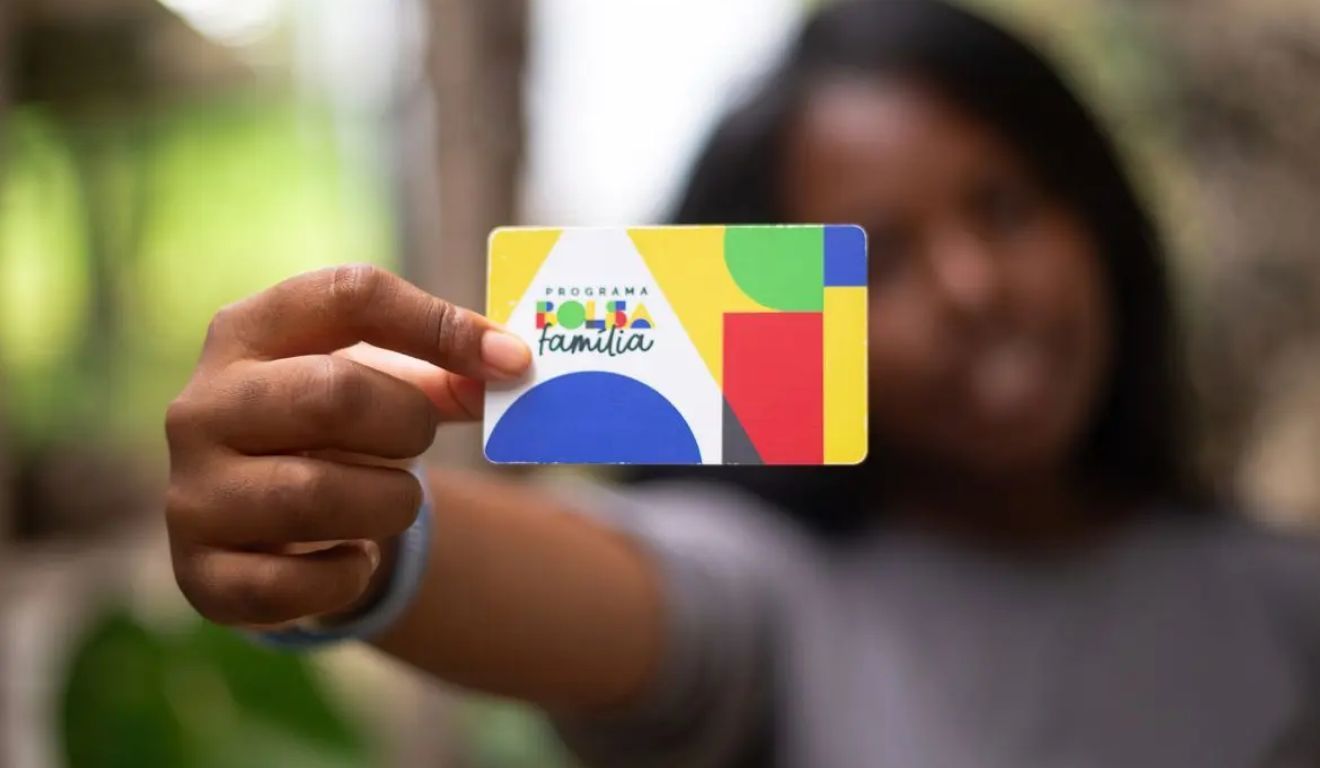 O dinheiro já cai na conta de alguns beneficiários nesta segunda-feira (24)