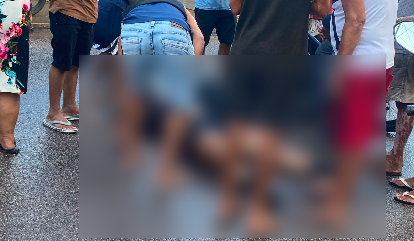 O homem teria sido atingido por um carro, em que o condutor fugiu do local