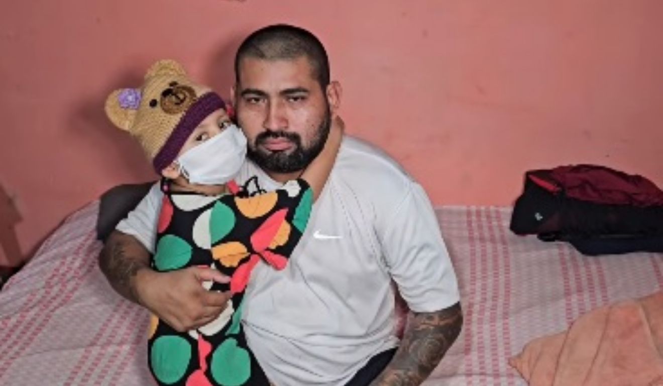 A história de pai e filho no caminho à Belém para tratar a doença tem mobilizado as pessoas