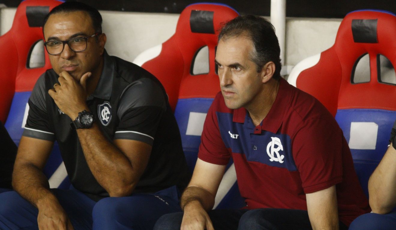 Condé acha que time beirou a perfeição, mas sofreu derrota de virada