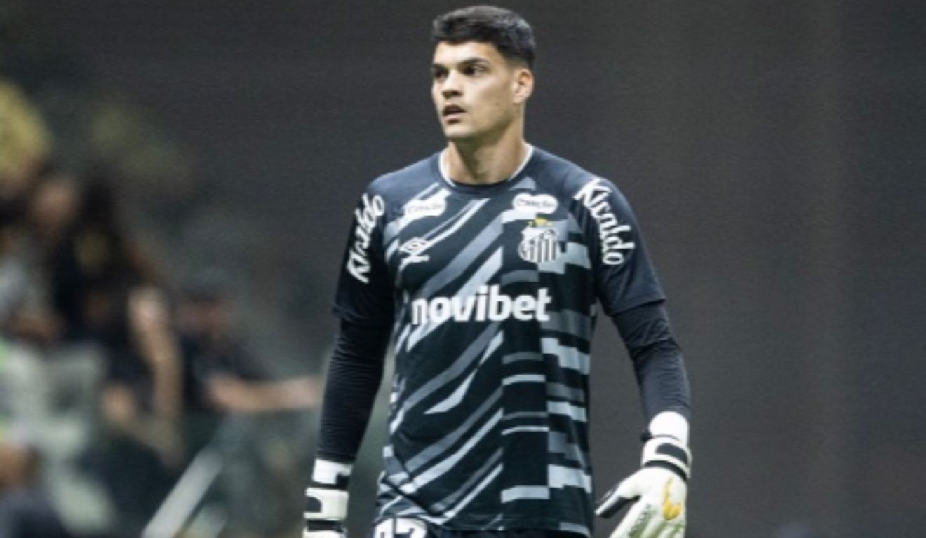 Cirurgia no ombro vai afastar Brazão do gol do Santos, inclusive, na partida contra o Remo no próximo sábado (19)
