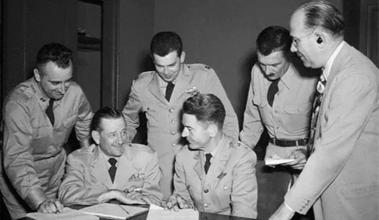 Os pesquisadores americanos, em 1952, sobre aparição de OVNIS