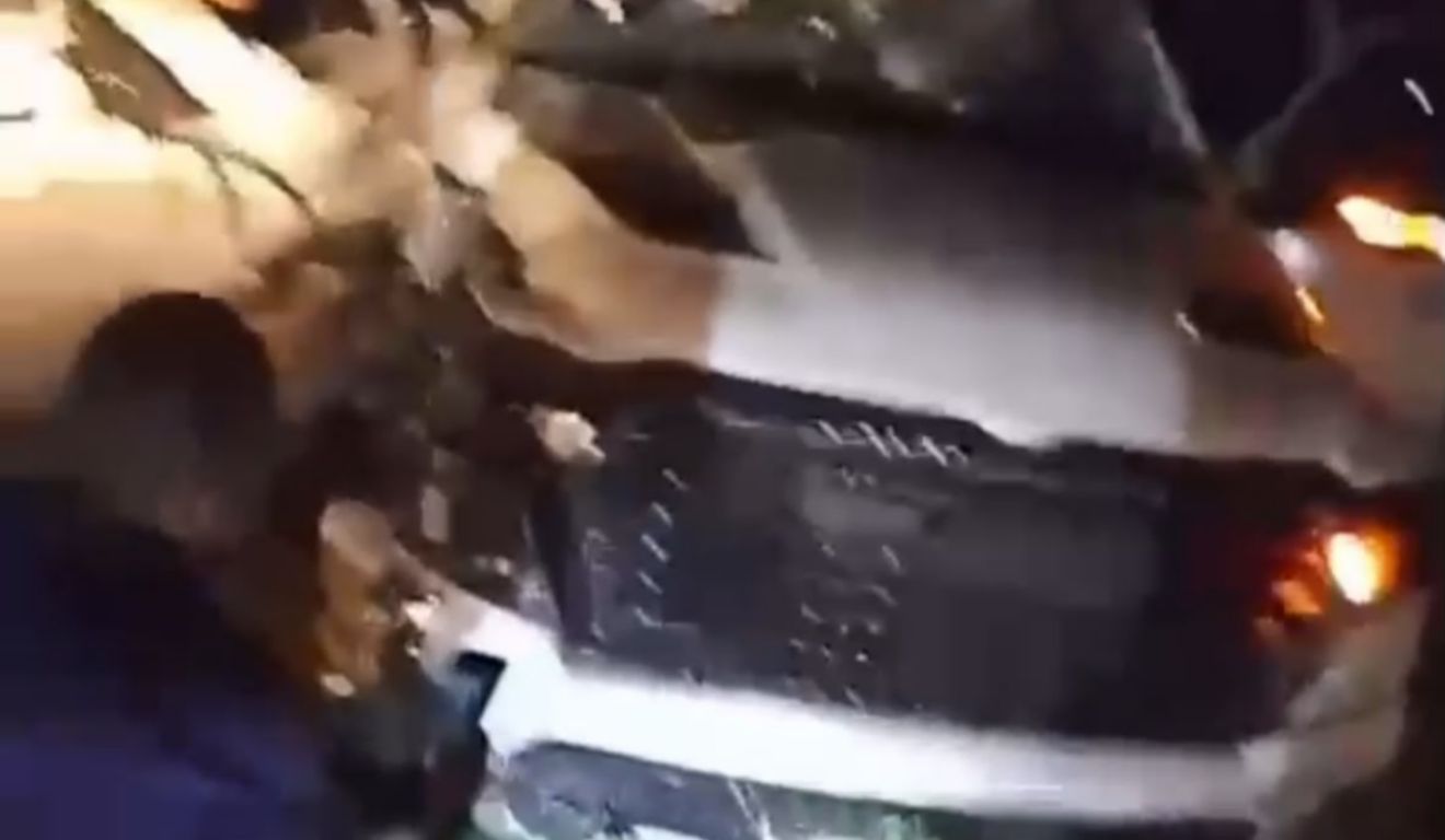A caminhonete ficou destruída e o prefeito gravemente ferido no acidente
