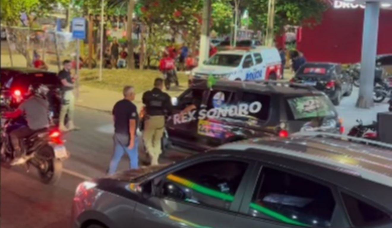 Câmeras registraram o momento em que o apoiador de Flávio Bolsonaro é abordado