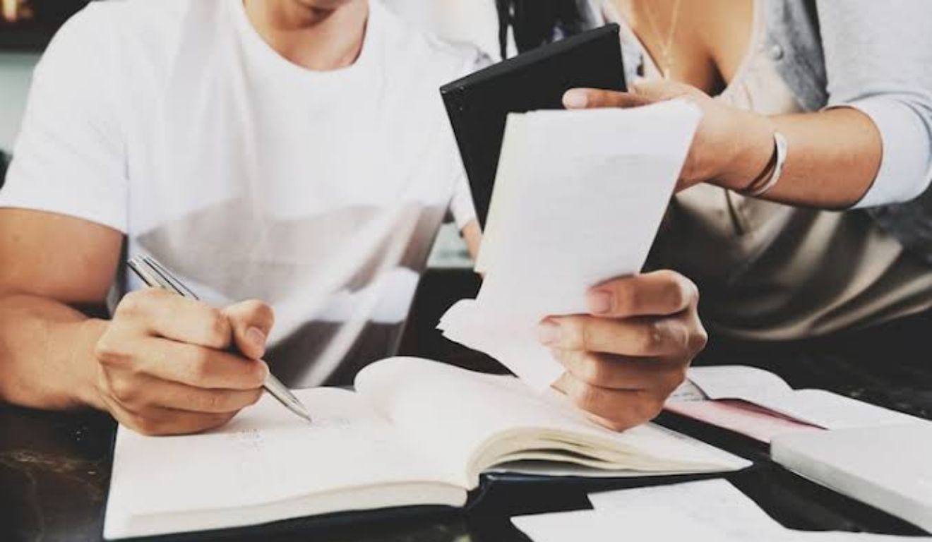Ao todo, o certame poderá contemplar até 896 oportunidades para empregos públicos de níveis médio e superior.