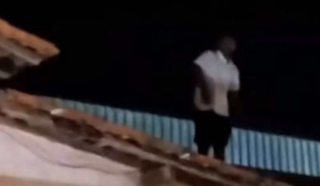 O jovem teria agredido uma mulher e foi perseguido por populares.