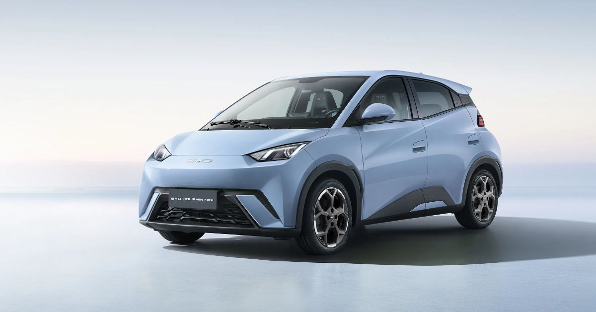 BYD Dolphin Mini recebeu descontos de até R$ 10 mil durante o mês de agosto.