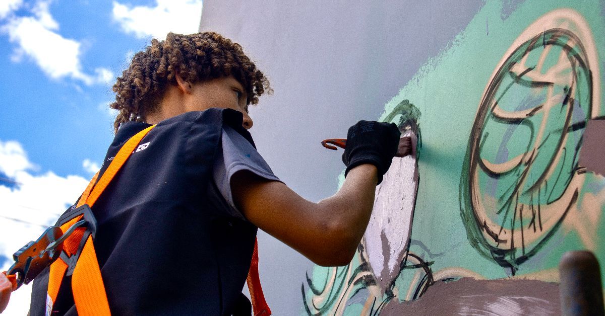 Projeto Paredes Vivas promove oficinas gratuitas de grafismo, grafite e muralismo em Ourilândia do Norte.