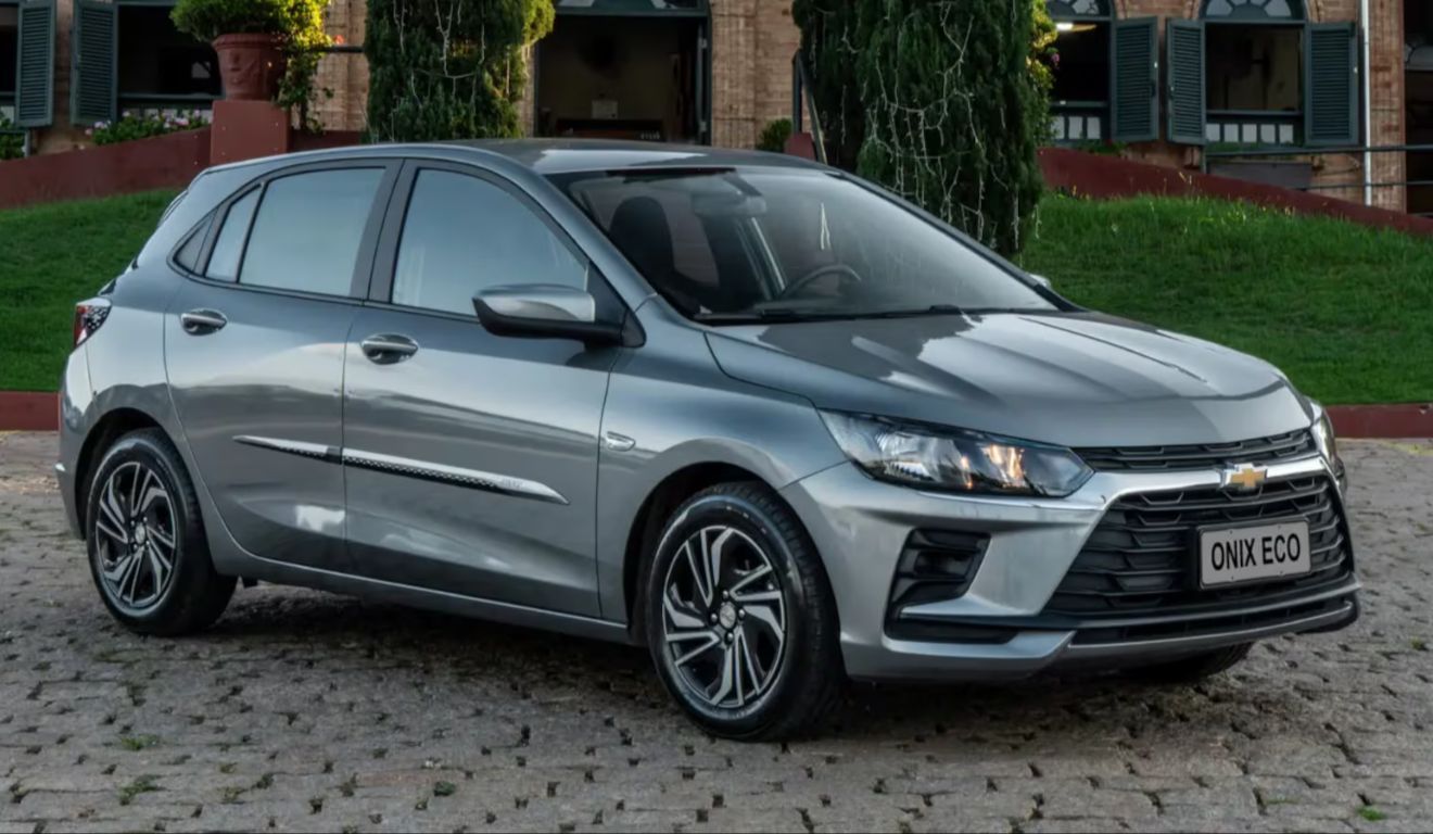 Chevrolet Onix e Onix Plus ganharam versões que funcionam exclusivamente com etanol.