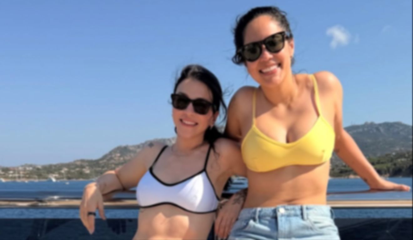 Monyque Isabella se declara à namorada no dia do seu aniversário.