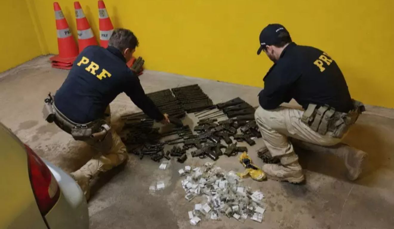Peças para montagem de fuzis HK G3 foram encontradas escondidas em fundo falso de carro abordado pela PRF na BR-101, em Torres (RS).