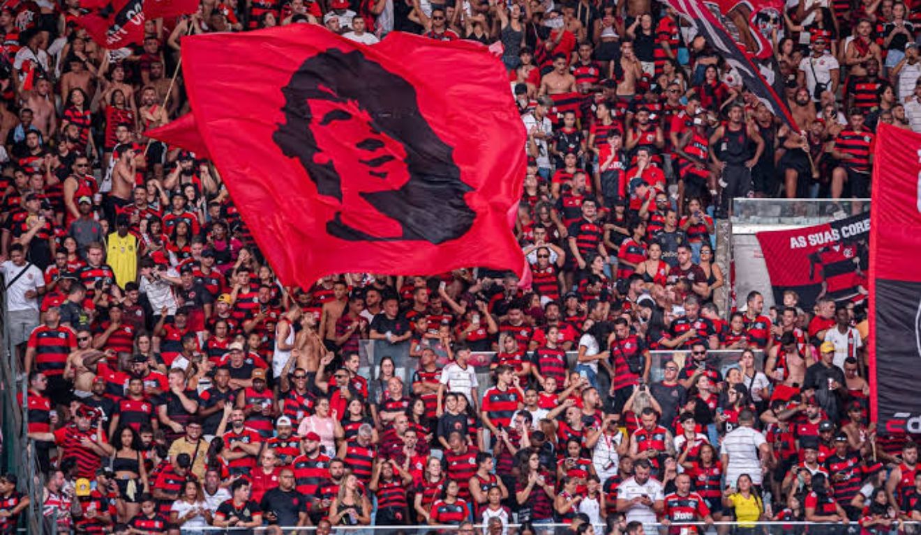 Flamengo busca reforços para o ataque após as saídas de Plata e Wallace Yan.
