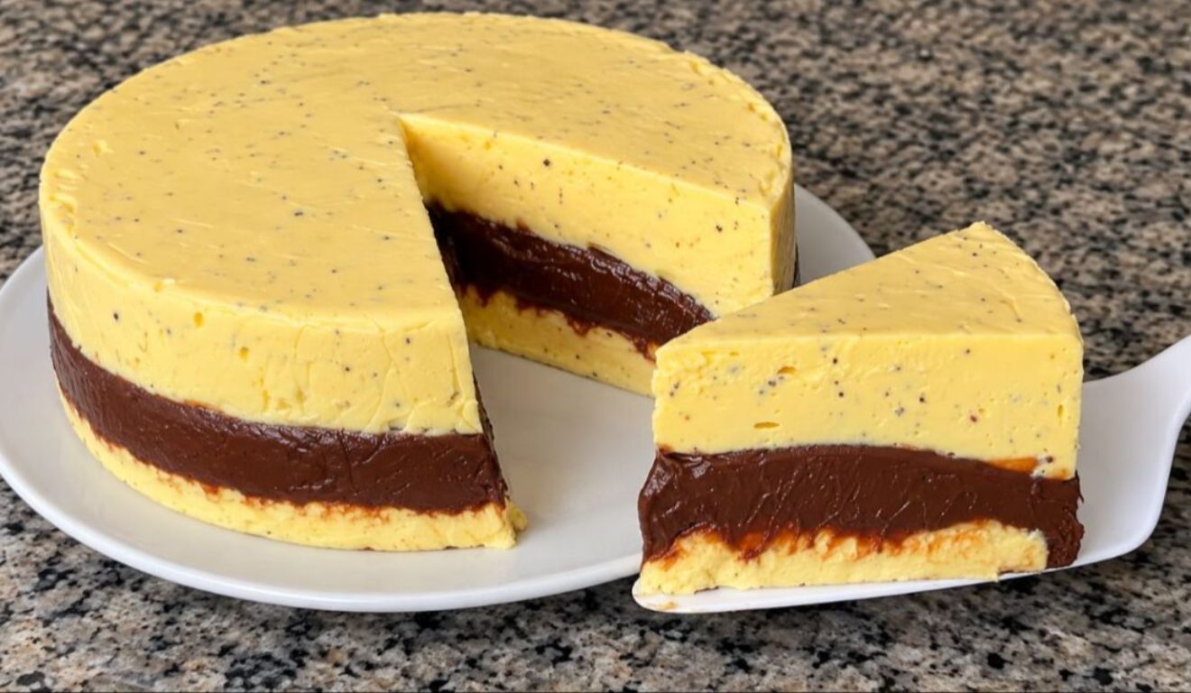 Mousse de maracujá de corte combina uma camada cremosa da fruta com brigadeiro e fica firme após horas na geladeira.